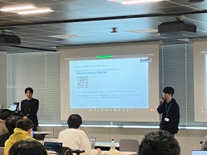 参加者が感想を述べている様子の写真